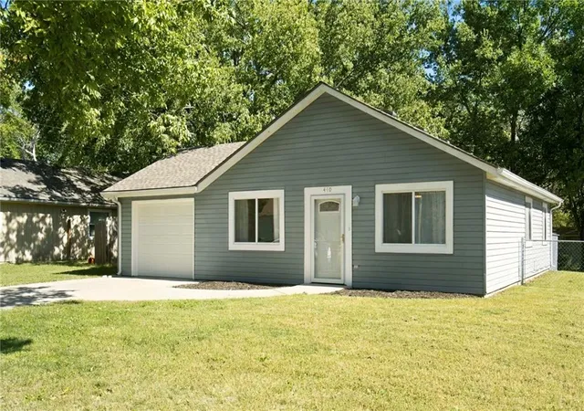 Photo 3 of Single family home for sale at 440 N Pine St, Olathe, KS 66061 | MLS# 2646115 | Listing updated on 2026-10-09