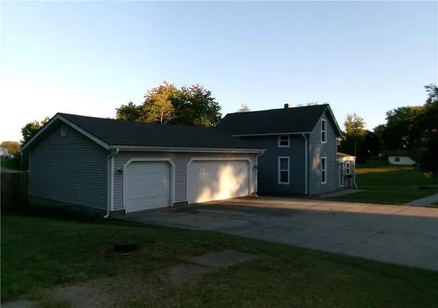 Photo 2 of Sale Pending at 302 N Kansas St, Highland, KS 66035 | MLS# 2646116 | Listing updated on 2026-10-15