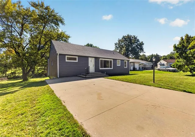 Photo 2 of Single family home for sale at 3211 Berry Rd, Kansas City, KS 66106 | MLS# 2646117 | Listing updated on 2026-10-09