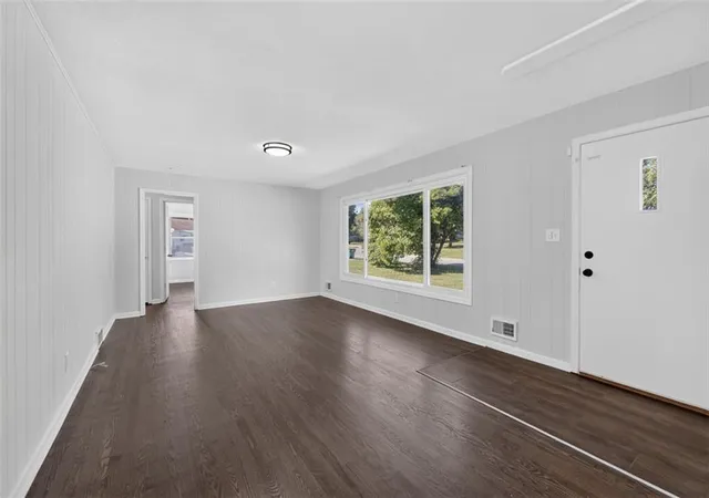 Photo 4 of Single family home for sale at 3211 Berry Rd, Kansas City, KS 66106 | MLS# 2646117 | Listing updated on 2026-10-09