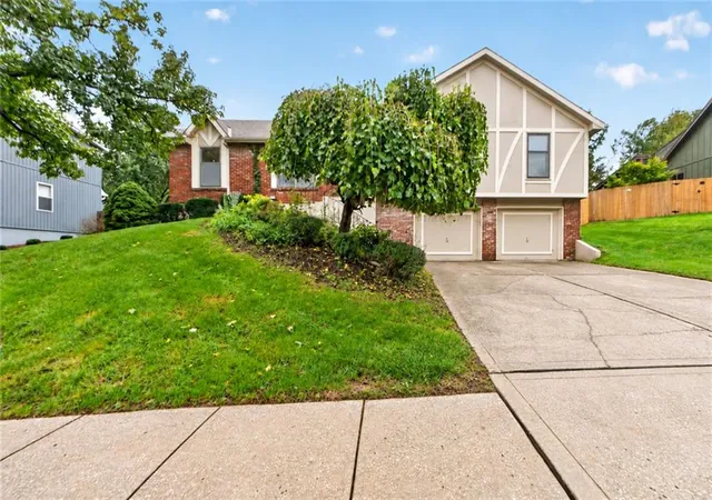 Photo 2 of Sale Pending at 4903 Nw 67th Terrace, Kansas City, MO 64151 | MLS# 2646125 | Listing updated on 2026-10-20
