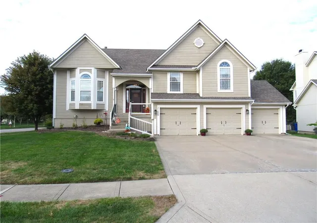 Photo 1 of Sale Pending at 21024 W 116th Terrace, Olathe, KS 66061 | MLS# 2646129 | Listing updated on 2026-10-18