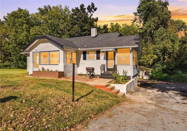 Photo 1 of Sale Pending at 51 N Emerson St, Kansas City, MO 64119 | MLS# 2646133 | Listing updated on 2026-10-16