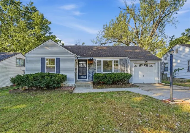 Photo 1 of Single family home for sale at 7625 Sni A Bar Rd, Kansas City, MO 64129 | MLS# 2646135 | Listing updated on 2026-10-10