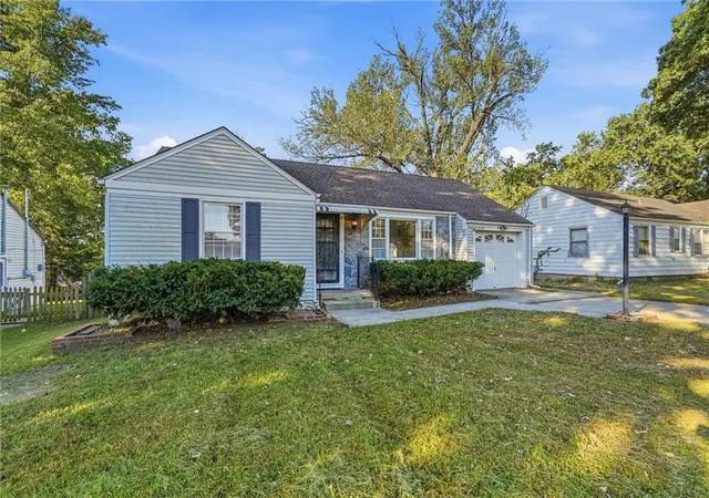 Photo 2 of Single family home for sale at 7625 Sni A Bar Rd, Kansas City, MO 64129 | MLS# 2646135 | Listing updated on 2026-10-10