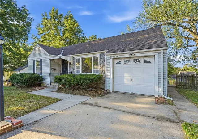 Photo 3 of Single family home for sale at 7625 Sni A Bar Rd, Kansas City, MO 64129 | MLS# 2646135 | Listing updated on 2026-10-10