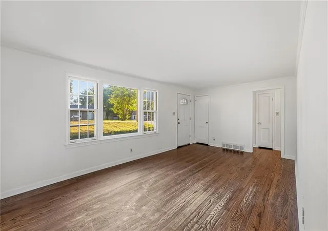 Photo 4 of Single family home for sale at 7625 Sni A Bar Rd, Kansas City, MO 64129 | MLS# 2646135 | Listing updated on 2026-10-10