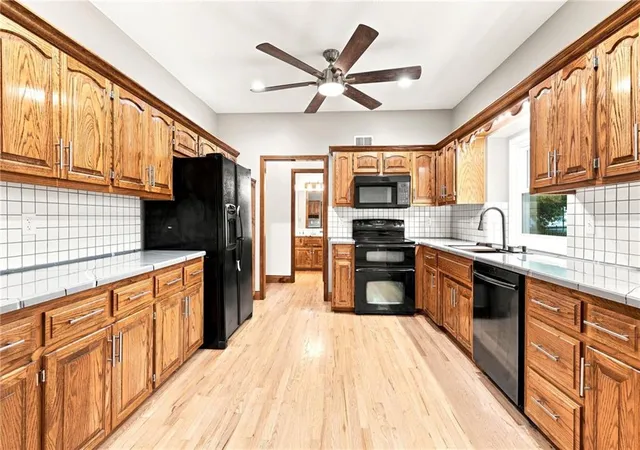 Photo 4 of Single family home for sale at 608 NE Ashmont Pl, Lees Summit, MO 64064 | MLS# 2646142 | Listing updated on 2026-10-08