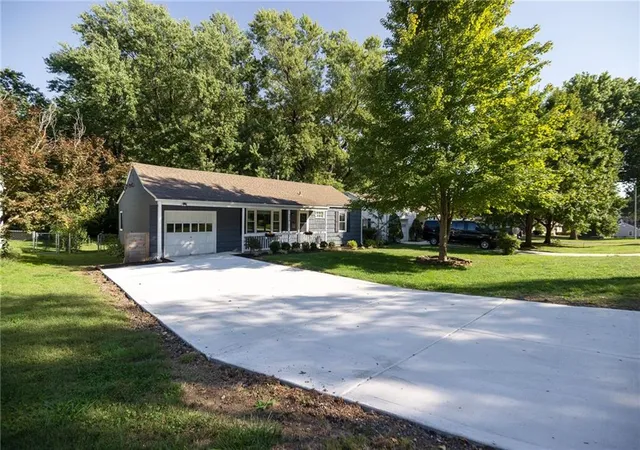 Photo 3 of Single family home for sale at 5619 Walmer St, Mission, KS 66202 | MLS# 2646147 | Listing updated on 2026-10-09