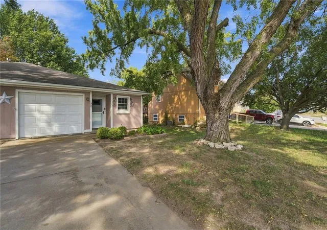 Multi family home for sale at 1307 N Ridge Pkwy, Olathe, KS 66061 | MLS# 2646148