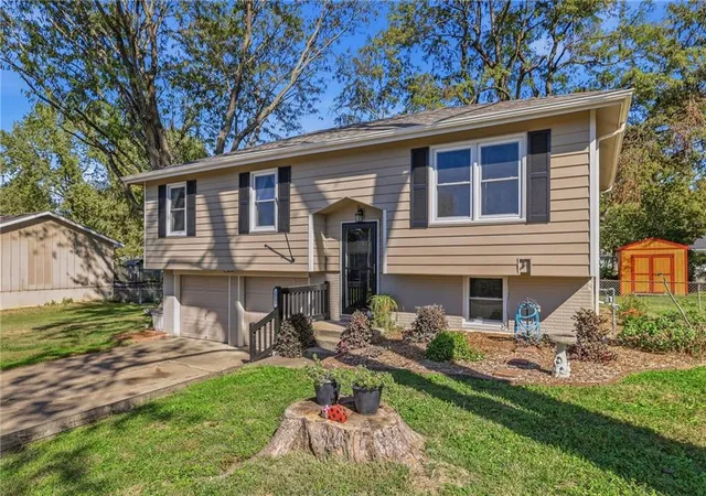Photo 1 of Single family home for sale at 1505 Eastwood Rd, Harrisonville, MO 64701 | MLS# 2646151 | Listing updated on 2026-10-09