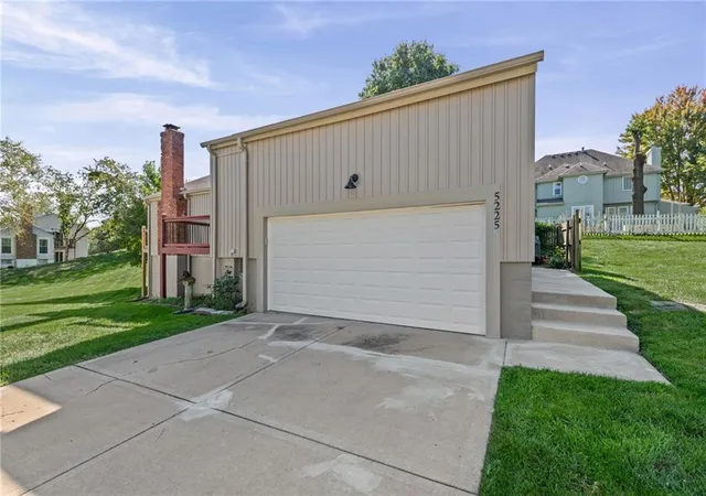 Photo 2 of Single family home for sale at 5225 Nw 82nd Terrace, Kansas City, MO 64151 | MLS# 2646153 | Listing updated on 2026-10-09