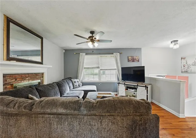 Photo 3 of Sale Pending at 10202 Moody Park Dr, Overland Park, KS 66212 | MLS# 2646155 | Listing updated on 2026-10-21