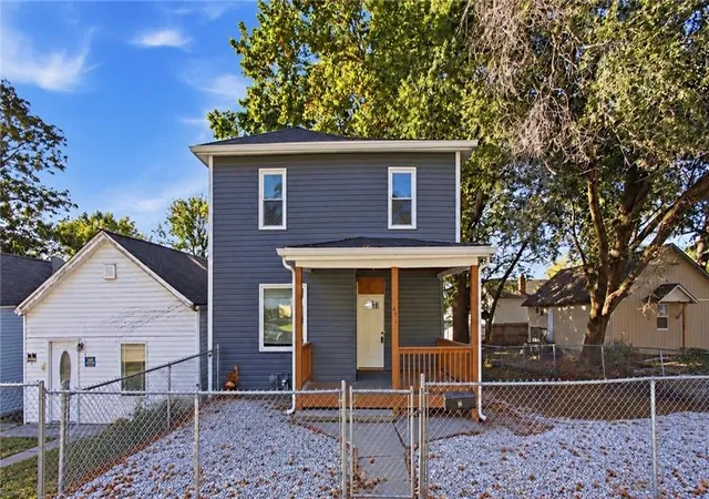 Single family home for sale at 421 Osage St, Leavenworth, KS 66048 | MLS# 2646156