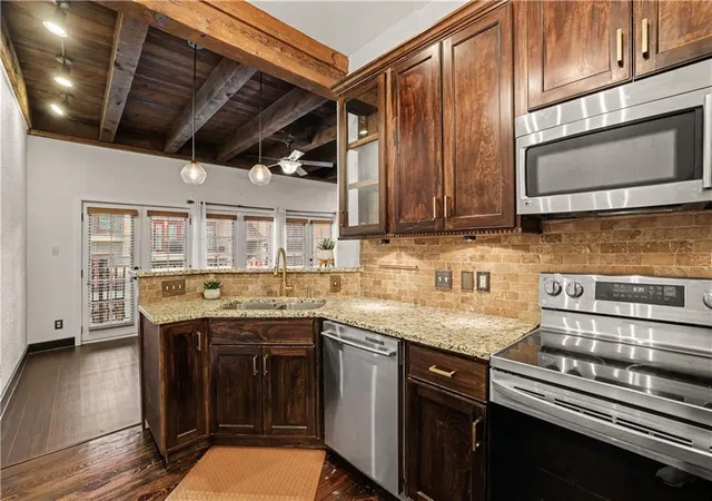 Listing Photo 5 - Condo for sale in building located at 1111 46th St W, Kansas City, MO 64112 - Unit #22