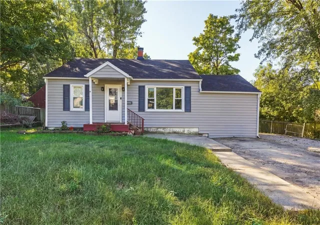 Photo 1 of Single family home for sale at 413 E Black Diamond St, Richmond, MO 64085 | MLS# 2646171 | Listing updated on 2026-10-18