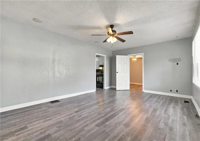 Photo 3 of Single family home for sale at 413 E Black Diamond St, Richmond, MO 64085 | MLS# 2646171 | Listing updated on 2026-10-18