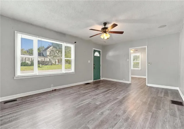 Photo 3 of Single family home for sale at 413 E Black Diamond St, Richmond, MO 64085 | MLS# 2646171 | Listing updated on 2026-10-18