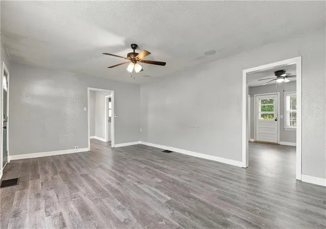 Photo 4 of Single family home for sale at 413 E Black Diamond St, Richmond, MO 64085 | MLS# 2646171 | Listing updated on 2026-10-18