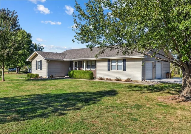Photo 1 of Single family home for sale at 22195 Dunn Dr, Spring Hill, KS 66083 | MLS# 2646174 | Listing updated on 2026-10-17