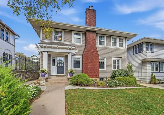 Photo 2 of Sale Pending at 410 Huntington Rd, Kansas City, MO 64113 | MLS# 2646179 | Listing updated on 2026-10-17