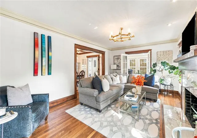 Photo 3 of Sale Pending at 410 Huntington Rd, Kansas City, MO 64113 | MLS# 2646179 | Listing updated on 2026-10-17