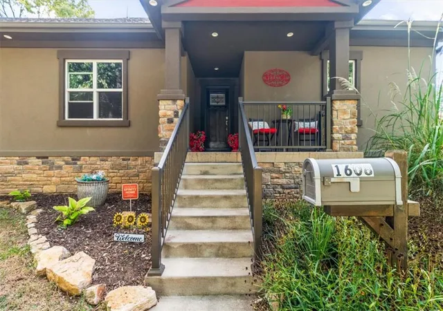 Photo 2 of Single family home for sale at 1608 Smith St, Blue Springs, MO 64015 | MLS# 2646181 | Listing updated on 2026-10-16