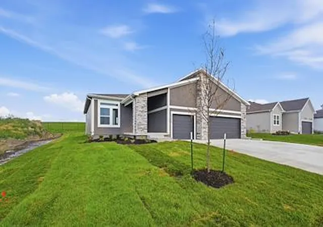 Photo 1 of Single family home for sale at 1600 SW 9th Street, Oak Grove, MO 64075 | MLS# 2646182 | Listing updated on 2026-10-09