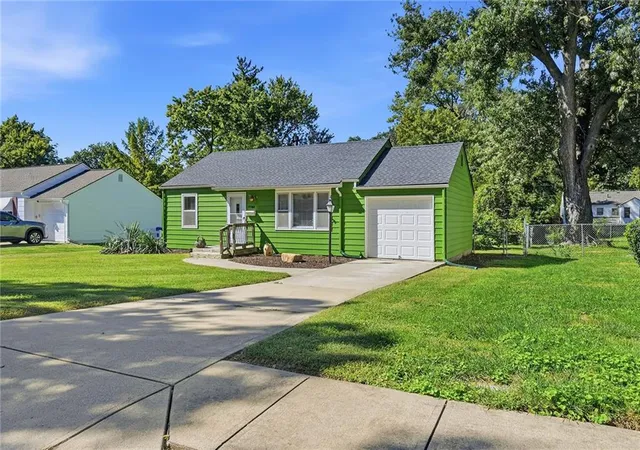 Photo 2 of Single family home for sale at 7728 Newton St, Overland Park, KS 66204 | MLS# 2646188 | Listing updated on 2026-10-09