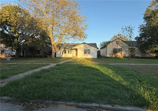 Photo 1 of Single family home for sale at 704 N 9th Street, Independence, KS 67301 | MLS# 2646192 | Listing updated on 2026-10-09
