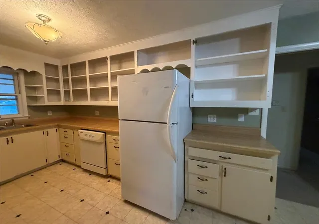 Photo 3 of Single family home for sale at 704 N 9th Street, Independence, KS 67301 | MLS# 2646192 | Listing updated on 2026-10-09