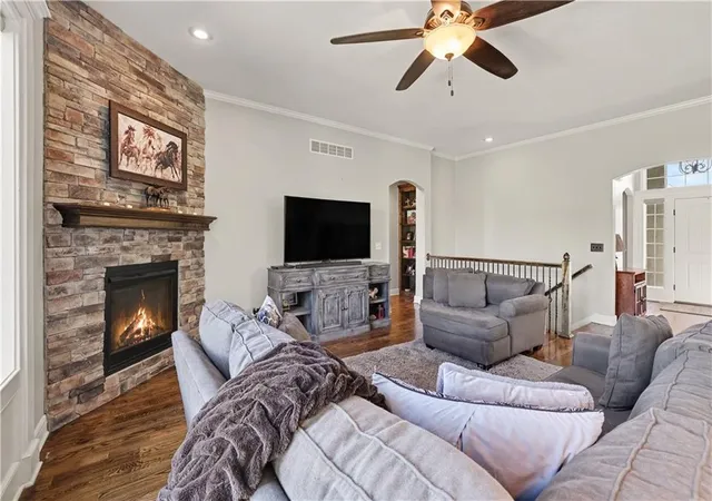 Photo 3 of Single family home for sale at 16655 S Lind Rd, Olathe, KS 66062 | MLS# 2646195 | Listing updated on 2026-10-09