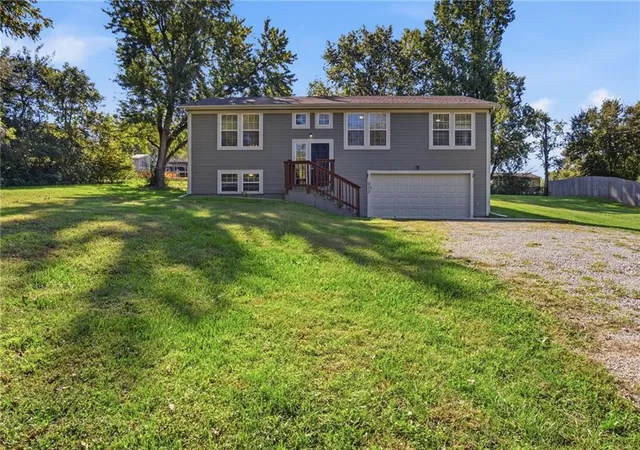Single family home for sale at 913 Susquehanna Ridge, Independence, MO 64056 | MLS# 2646198