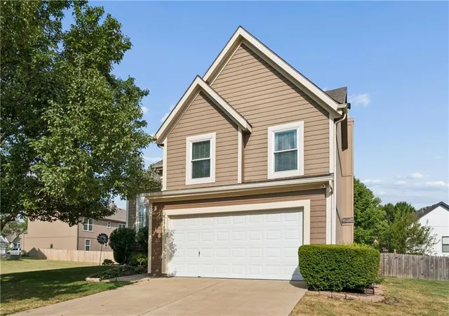 Single family home for sale at 15785 S Locust St, Olathe, KS 66062 | MLS# 2646200