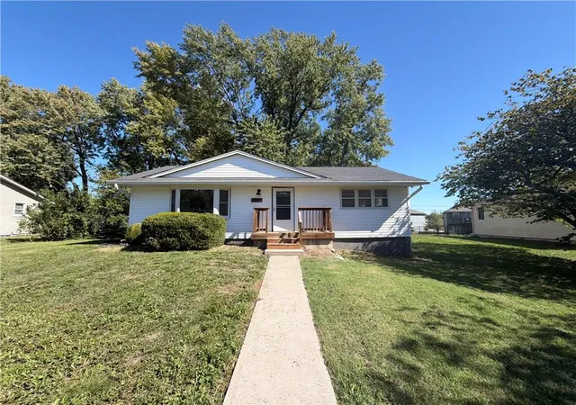 Single family home for sale at 21809 S Peculiar Dr, Peculiar, MO 64078 | MLS# 2646203
