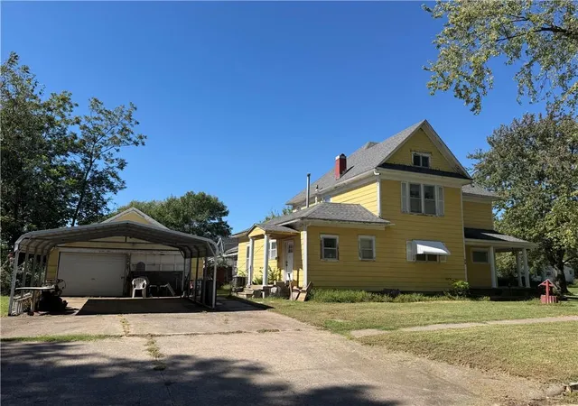 Photo 3 of Single family home for sale at 2700 Crawford Ave, Parsons, KS 67357 | MLS# 2646208 | Listing updated on 2026-10-08