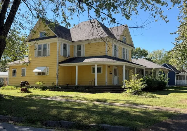 Photo 3 of Single family home for sale at 2700 Crawford Ave, Parsons, KS 67357 | MLS# 2646208 | Listing updated on 2026-10-09