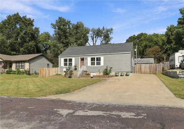 Photo 2 of Single family home for sale at 9604 E 69th Street, Raytown, MO 64133 | MLS# 2646210 | Listing updated on 2026-10-14