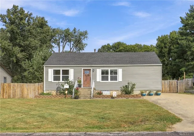 Photo 1 of Single family home for sale at 9604 E 69th Street, Raytown, MO 64133 | MLS# 2646210 | Listing updated on 2026-10-14