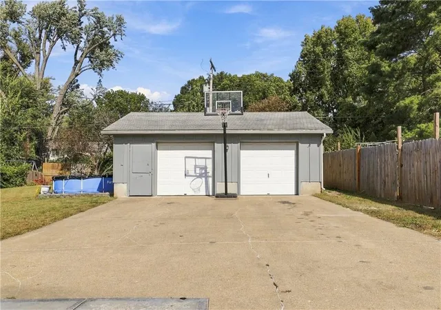 Photo 3 of Single family home for sale at 9604 E 69th Street, Raytown, MO 64133 | MLS# 2646210 | Listing updated on 2026-10-14