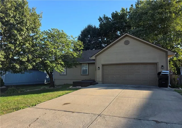 Single family home for sale at 1302 Deena St, Pleasant Hill, MO 64080 | MLS# 2646212
