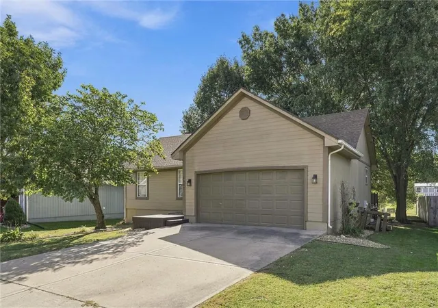 Photo 2 of Single family home for sale at 1302 Deena St, Pleasant Hill, MO 64080 | MLS# 2646212 | Listing updated on 2026-10-17