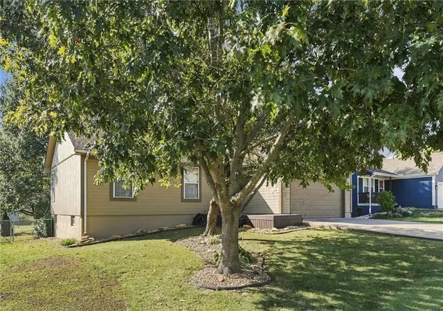 Photo 3 of Single family home for sale at 1302 Deena St, Pleasant Hill, MO 64080 | MLS# 2646212 | Listing updated on 2026-10-17