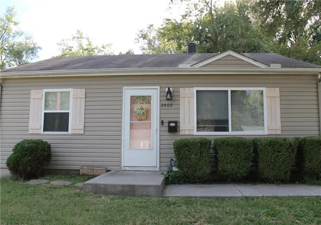 Photo 2 of Single family home for sale at 2409 Ne Pursell Rd, Kansas City, MO 64118 | MLS# 2646213 | Listing updated on 2026-10-13