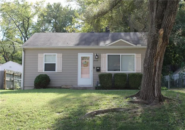 Photo 1 of Single family home for sale at 2409 Ne Pursell Rd, Kansas City, MO 64118 | MLS# 2646213 | Listing updated on 2026-10-13