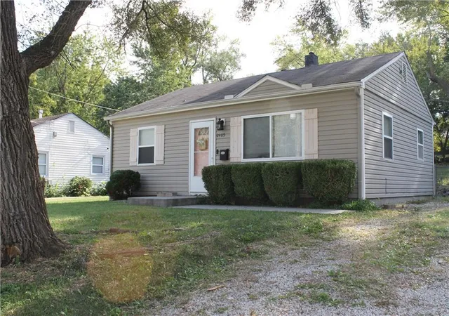Photo 3 of Single family home for sale at 2409 Ne Pursell Rd, Kansas City, MO 64118 | MLS# 2646213 | Listing updated on 2026-10-13