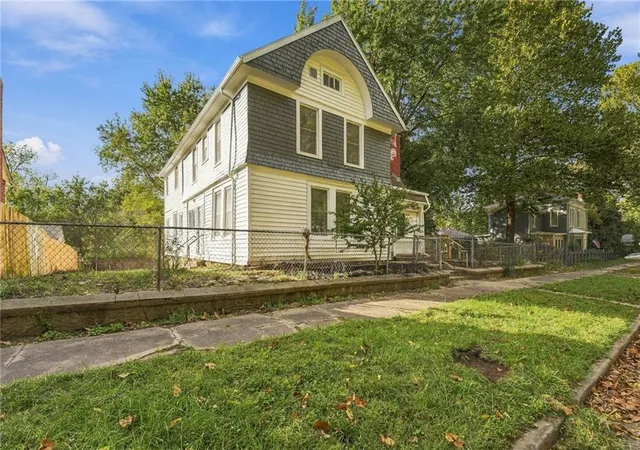 Photo 3 of Single family home for sale at 720 W 7th Street, Leavenworth, KS 66048 | MLS# 2646214 | Listing updated on 2026-10-19