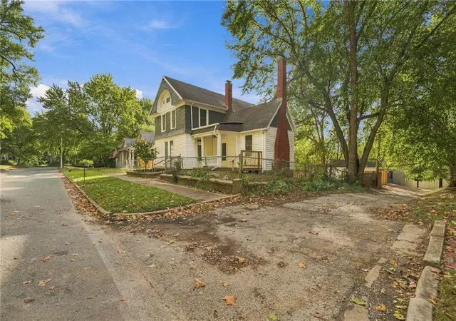 Photo 3 of Single family home for sale at 720 W 7th Street, Leavenworth, KS 66048 | MLS# 2646214 | Listing updated on 2026-10-19