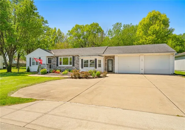 Photo 4 of Single family home for sale at 107 S Johnson Dr, Odessa, MO 64076 | MLS# 2646215 | Listing updated on 2026-10-08