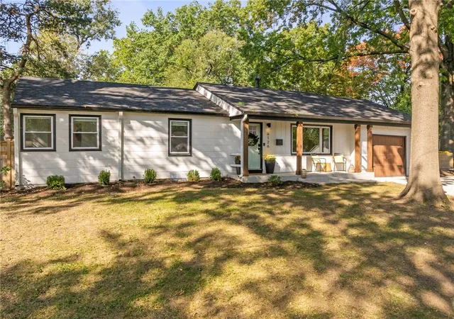 Photo 2 of Sale Pending at 6126 Granada St, Fairway, KS 66205 | MLS# 2646216 | Listing updated on 2026-10-17